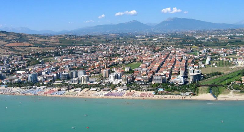 vista Alba Adriatica dal mare